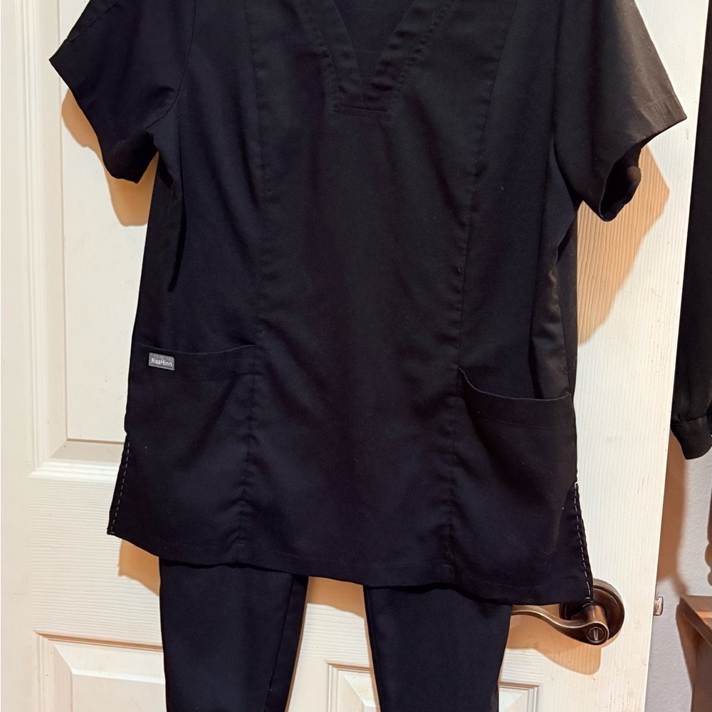 Black Niaahinn  Scrubs 2 piece Set with Light Gray Stitching and joggers XS - Picture 3 of 16